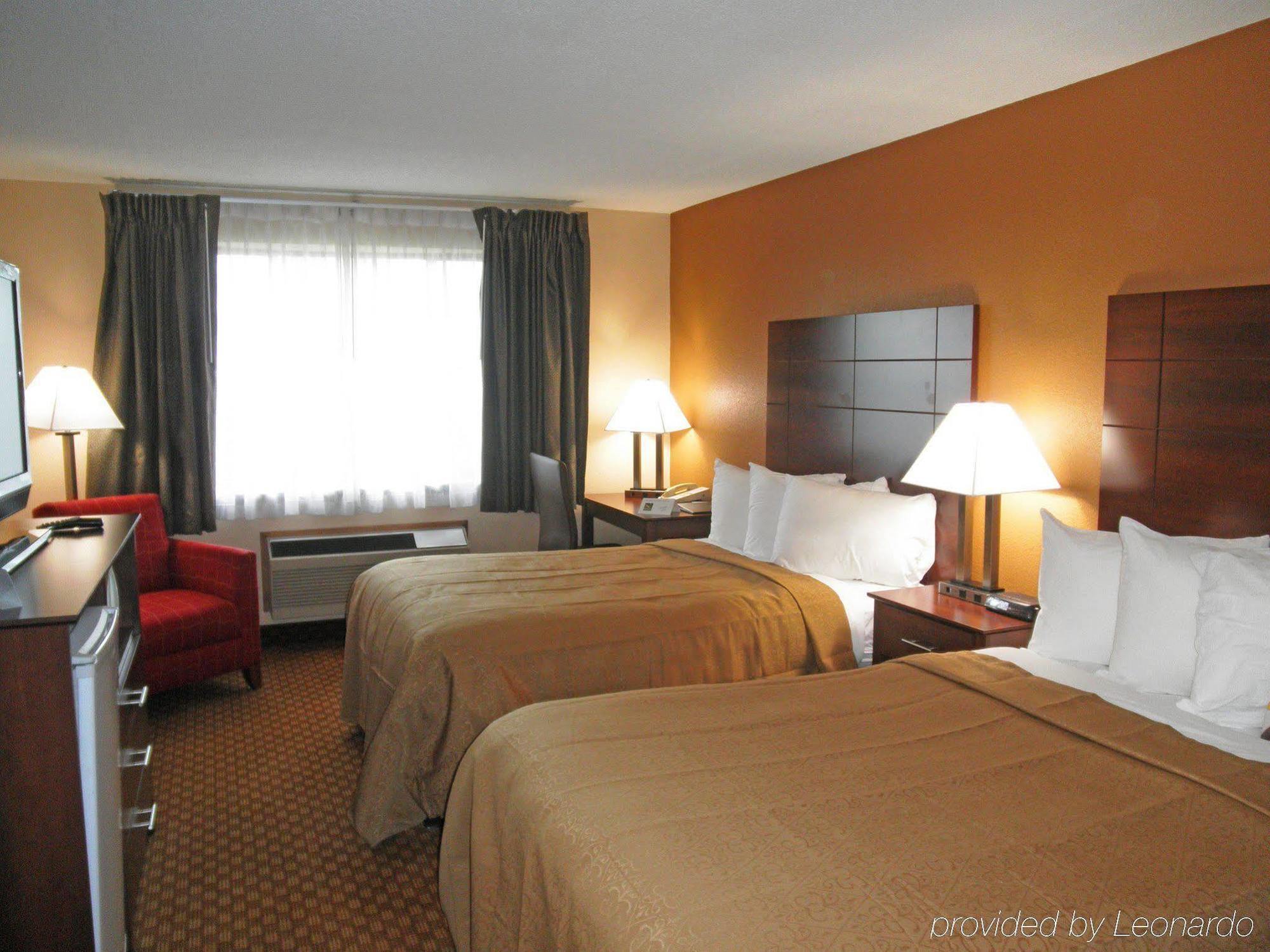Super 8 By Wyndham Sturtevant Racine Bagian luar foto